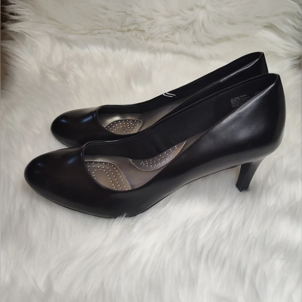 Classic Black Heels ๐ Pumps 9.5 Wide - Picture 6 of 10